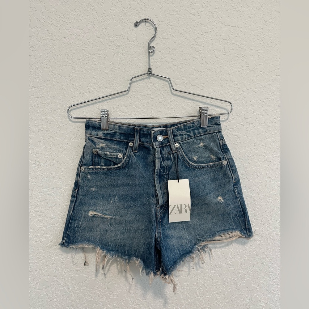 Jean shorts / Zara / Size 2